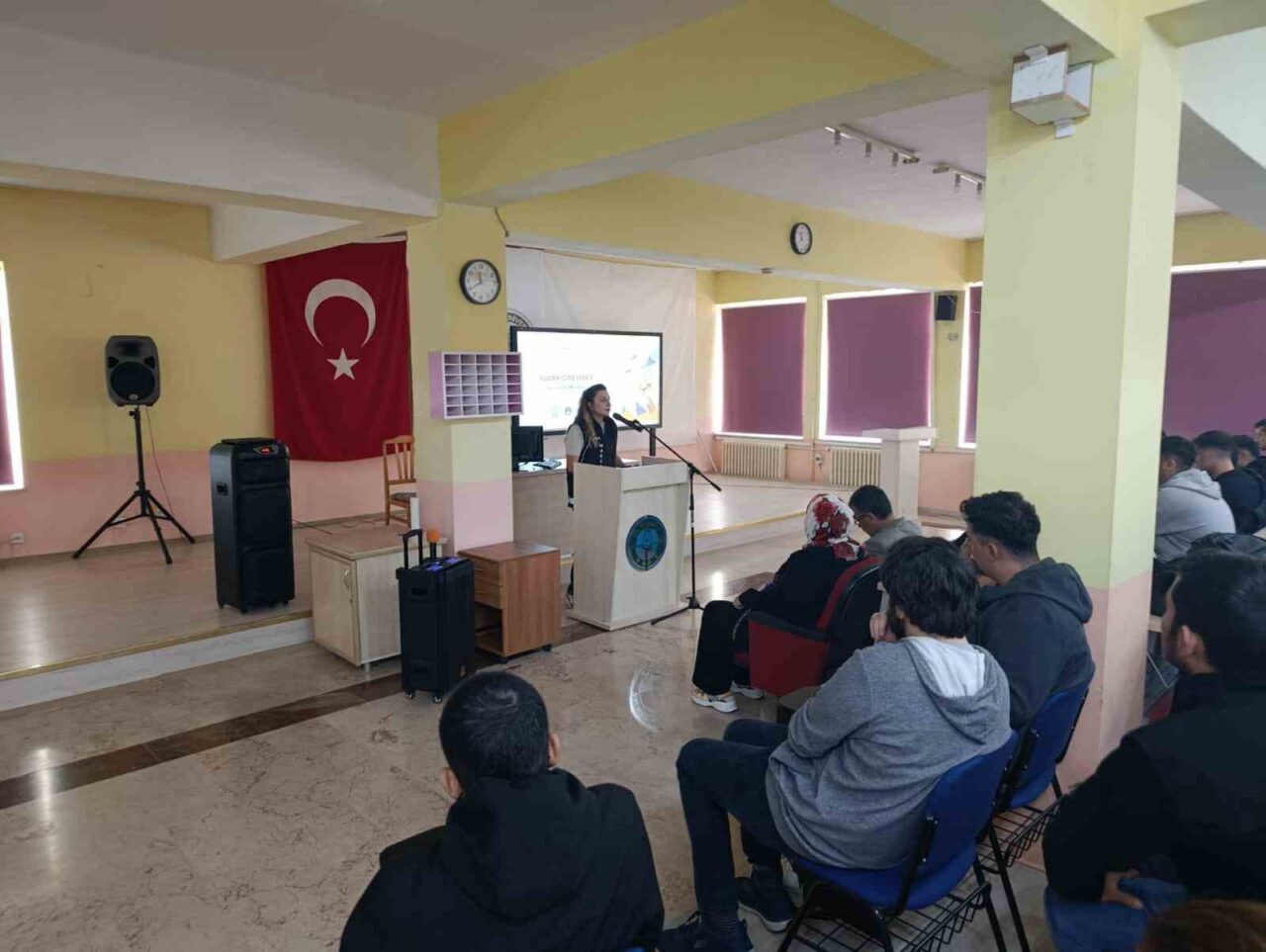 Balıkesir İl Emniyet Müdürlüğü, Edremit Meslek Yüksekokulu öğrencilerine "Narkorehber Gençlik