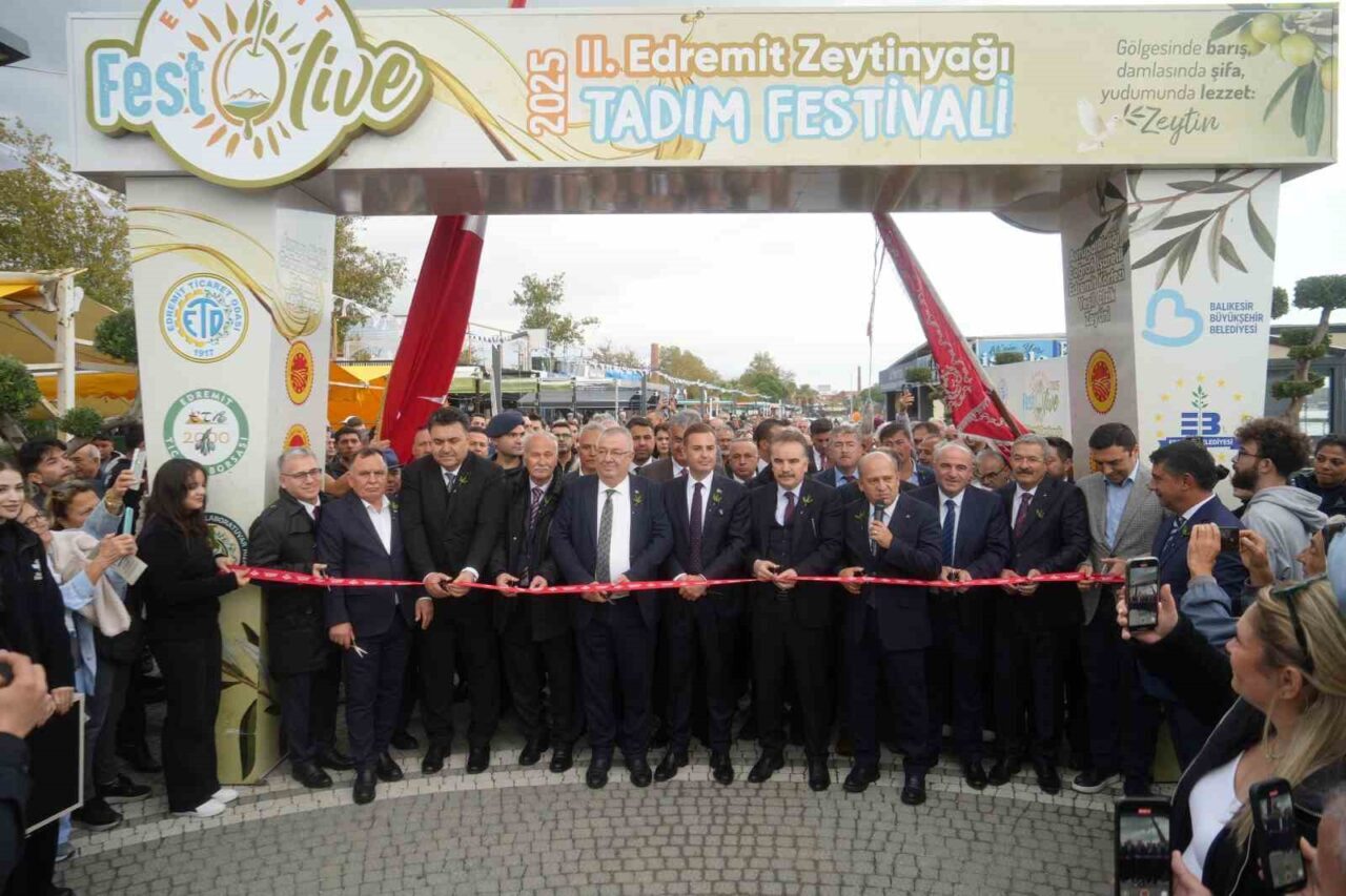 Edremit’in Güre Sahili'nde düzenlenen 2. Zeytinyağı Tadım Festivali, bölgedeki zeytin