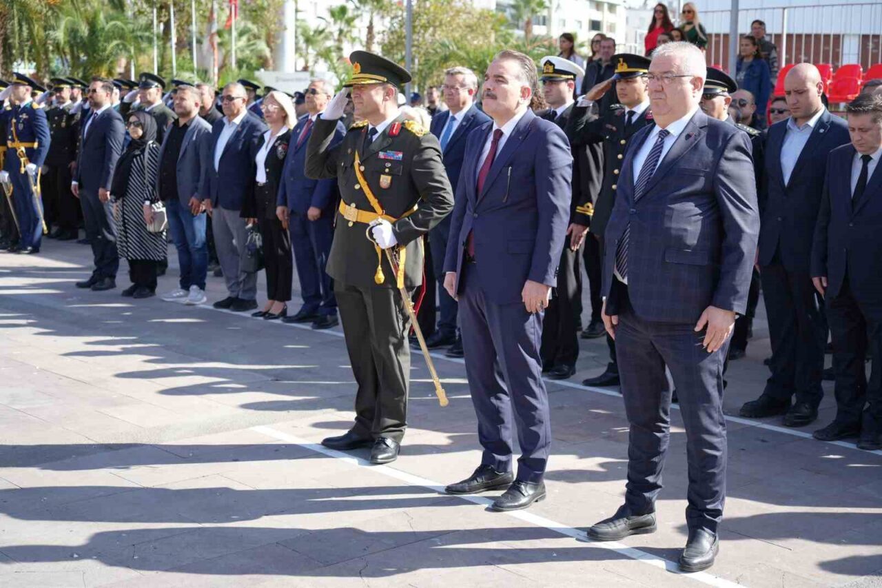 Balıkesir'in Edremit ilçesinde 29 Ekim Cumhuriyet Bayramı, Şehit Hamdi Bey