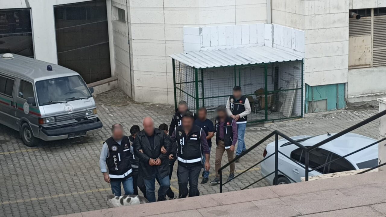 Balıkesir'de Uzman Çavuş Kemal Ekri, jeoloji mühendisi Göktuğ Çalık ve