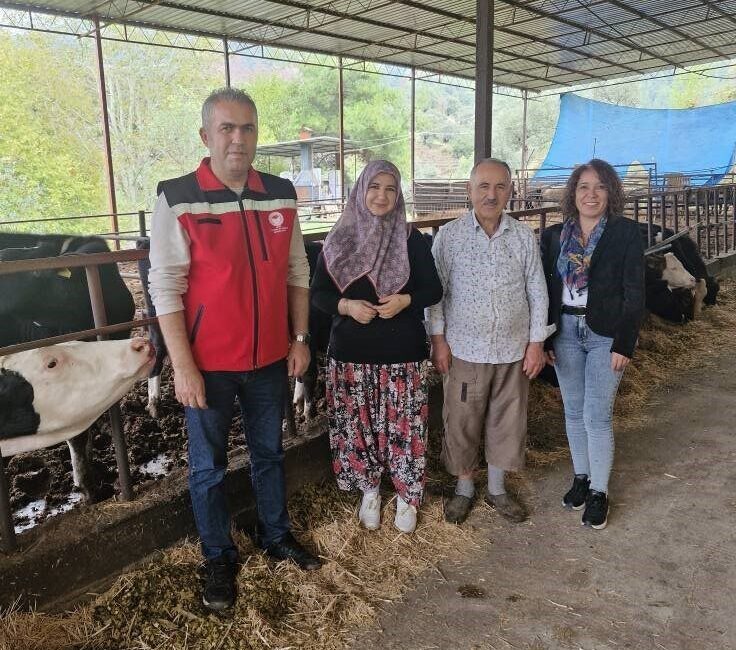 Kadın Çiftçi Tuğba Yıldırım, Aydın’da Süt Sığırcılığına 25 Büyükbaş Hayvanla Başladı Aydın'ın Efeler ilçesinde Tuğba Yıldırım, Tarım ve Orman Müdürlüğü'nün desteğiyle
