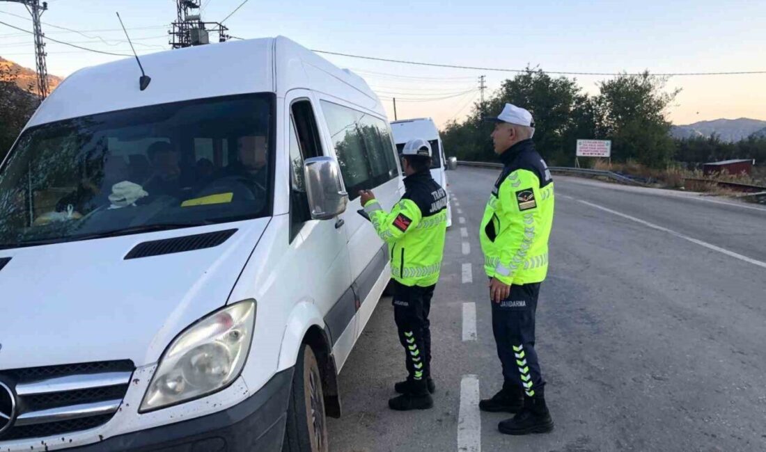 Eğirdir’de Trafik Kontrolü: 4 İşçi Servisine Ceza Kesildi Eğirdir İlçe Jandarma Komutanlığı, Balkırı köyü yol ayrımında gerçekleştirdiği trafik