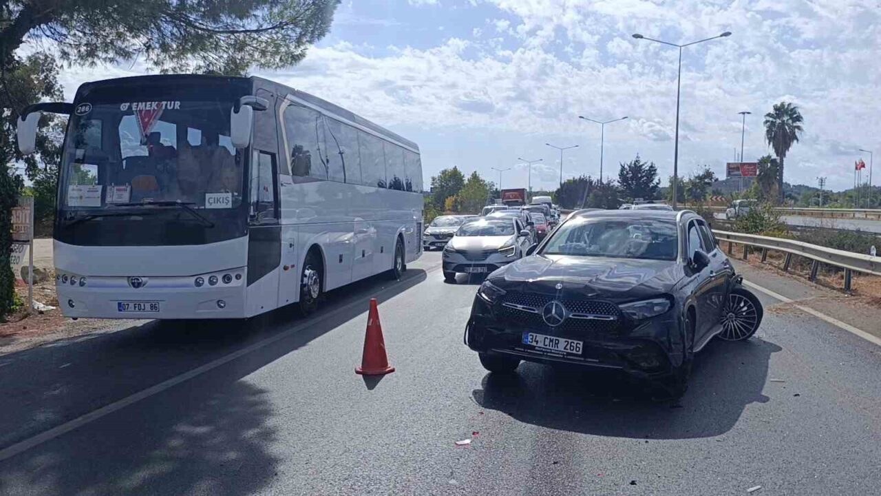 Antalya’nın Manavgat ilçesinde meydana gelen dört ayrı trafik kazasında 12