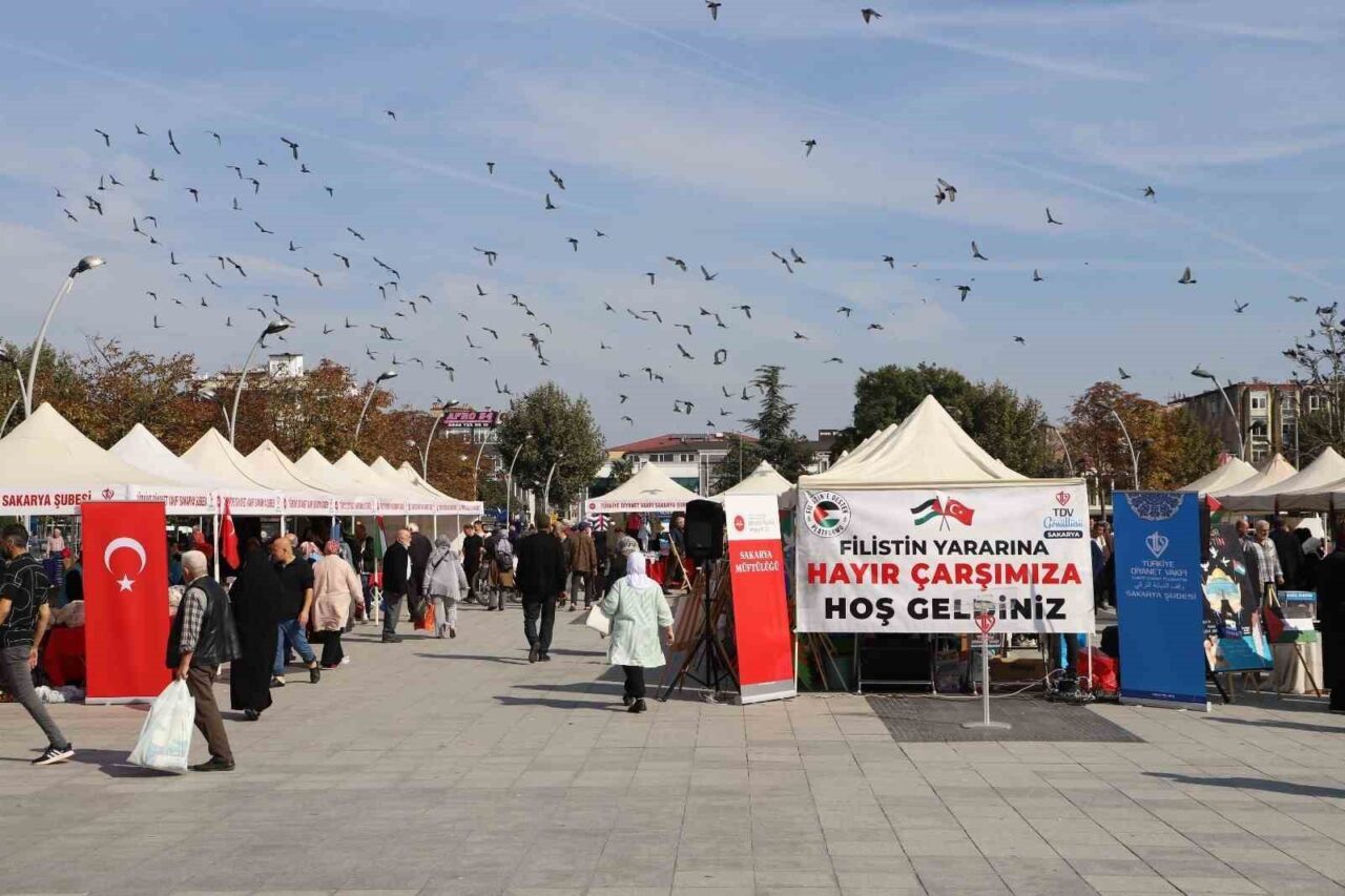 Sakarya'da 'Filistin Yararına Hayır Çarşısı' etkinliği düzenlendi. Türkiye Diyanet Vakfı