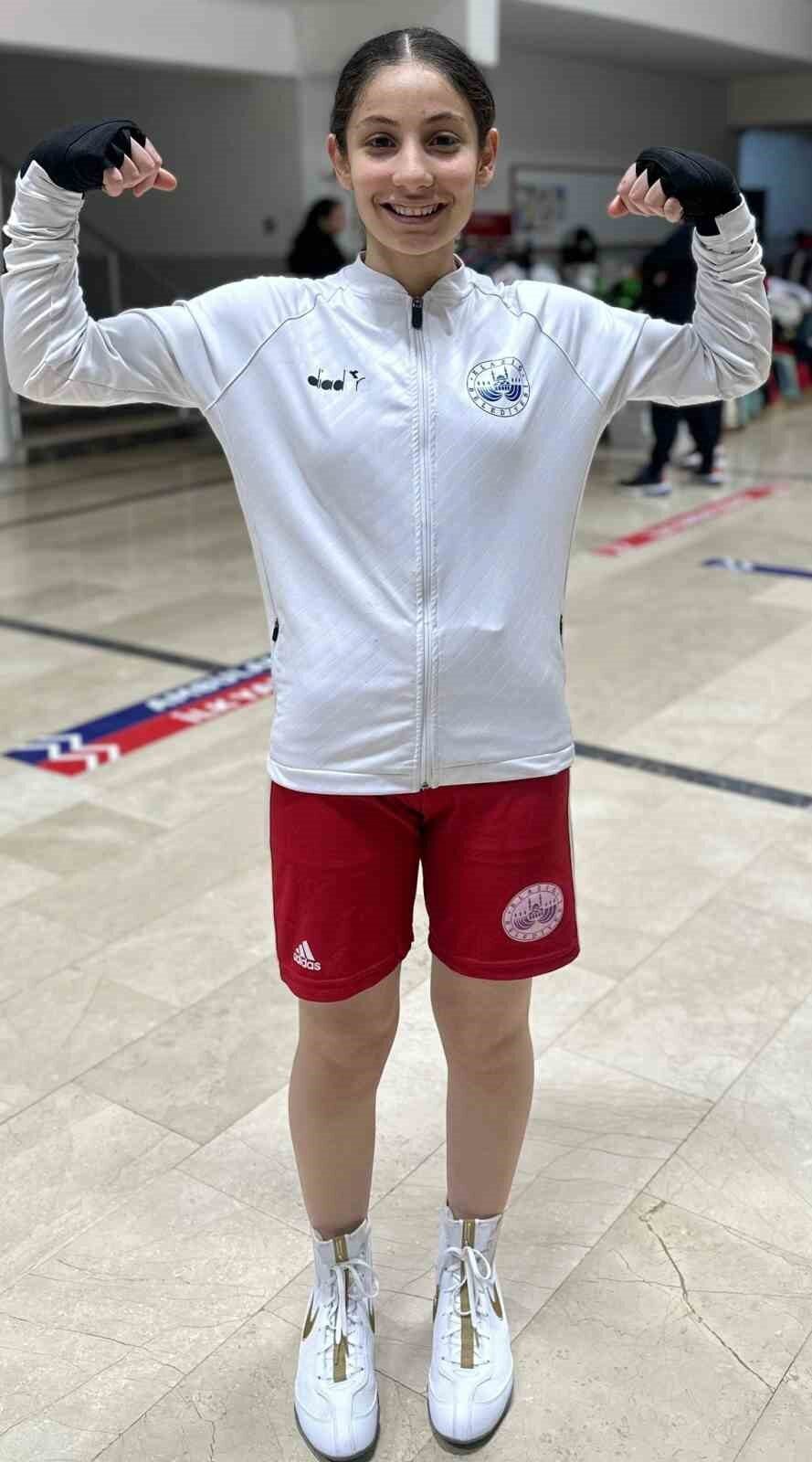 Elazığ Belediyespor'un boksörü Elif Naz Çeçen, 23-30 Ekim tarihlerinde Kastamonu'da