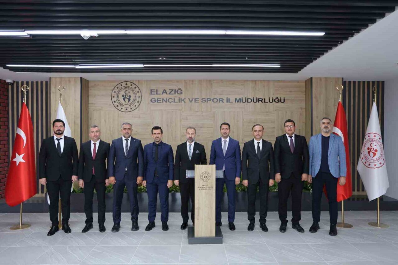 Elazığ'da gerçekleştirilen toplantıda, Gençlik ve Spor İl Müdürü Abdulsamet Eren