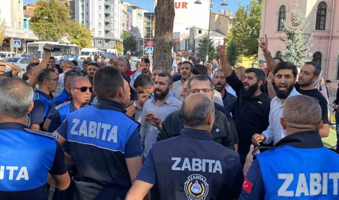Elazığ'da Furkan Hareketi'nin izinsiz yürüyüş denemesi, zabıtalarla çatışmaya yol açtı.