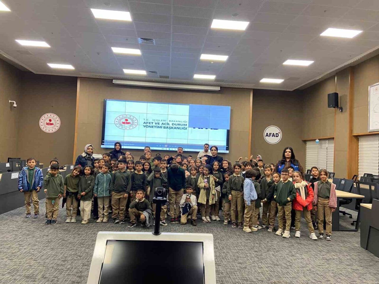Elazığ İlkokulu öğrencileri, İl Afet ve Acil Durum Müdürlüğü'nü ziyaret