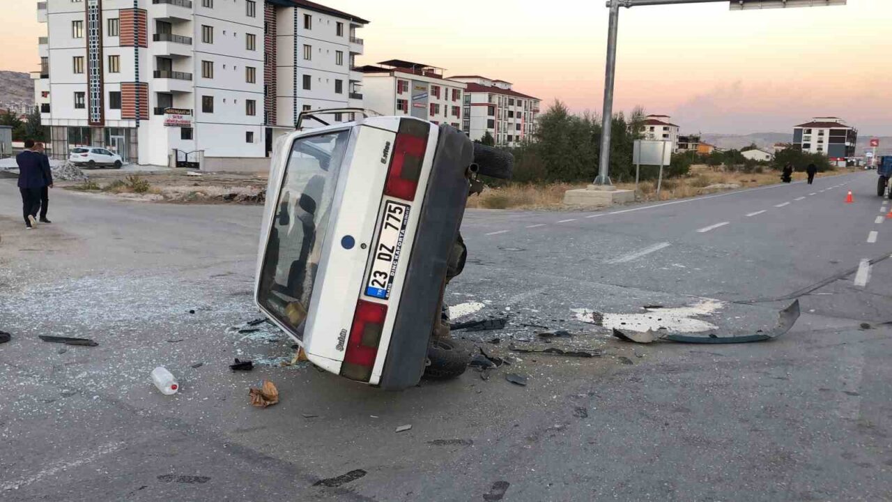 Elazığ'da protokol yolunda iki otomobilin çarpışması sonucu meydana gelen trafik
