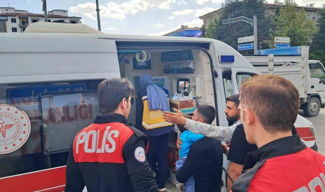 Elazığ'da Atatürk Bulvarı'nda minibüs ve otomobilin çarpışması sonucu 5 kişi