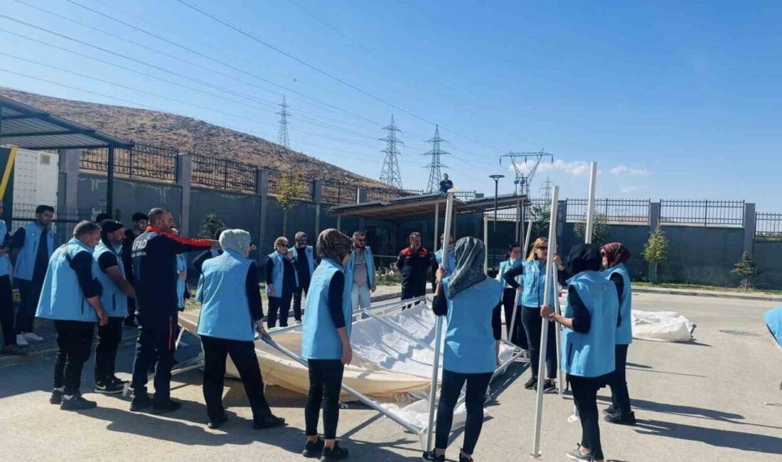 Elazığ’da EKUT Ekiplerine Yangın Söndürme ve Çadır Kurma Eğitimi Verildi Elazığ İl Afet ve Acil Durum Müdürlüğü, Evrensel Arama Kurtarma