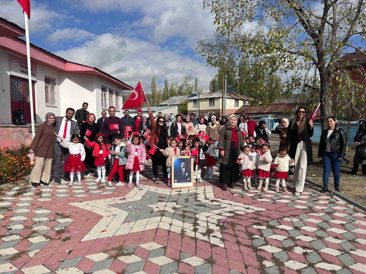Ağrı'nın Eleşkirt ilçesindeki 16 Nisan Anaokulu, 29 Ekim Cumhuriyet Bayramı'nı