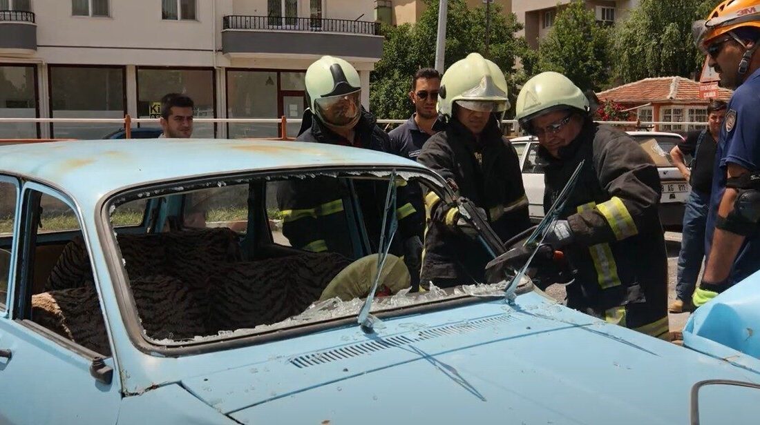 Çankırı'da emekli itfaiyeciler, İtfaiyecilik Haftası kapsamında mesleklerine dönerek eski günleri