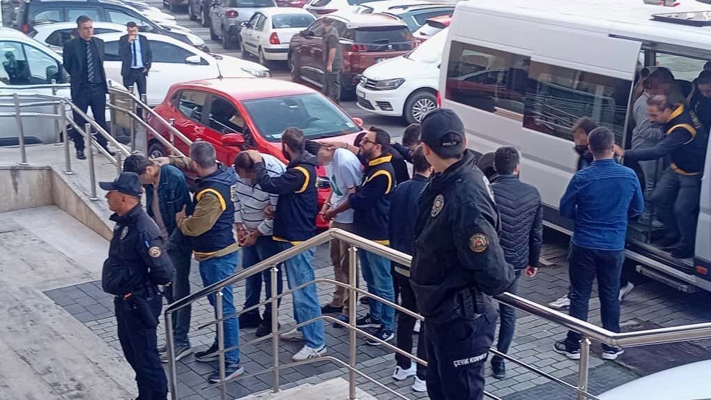 Zonguldak'ta emekli maden işçisi O.A., kendisini avukat olarak tanıtan dolandırıcılar