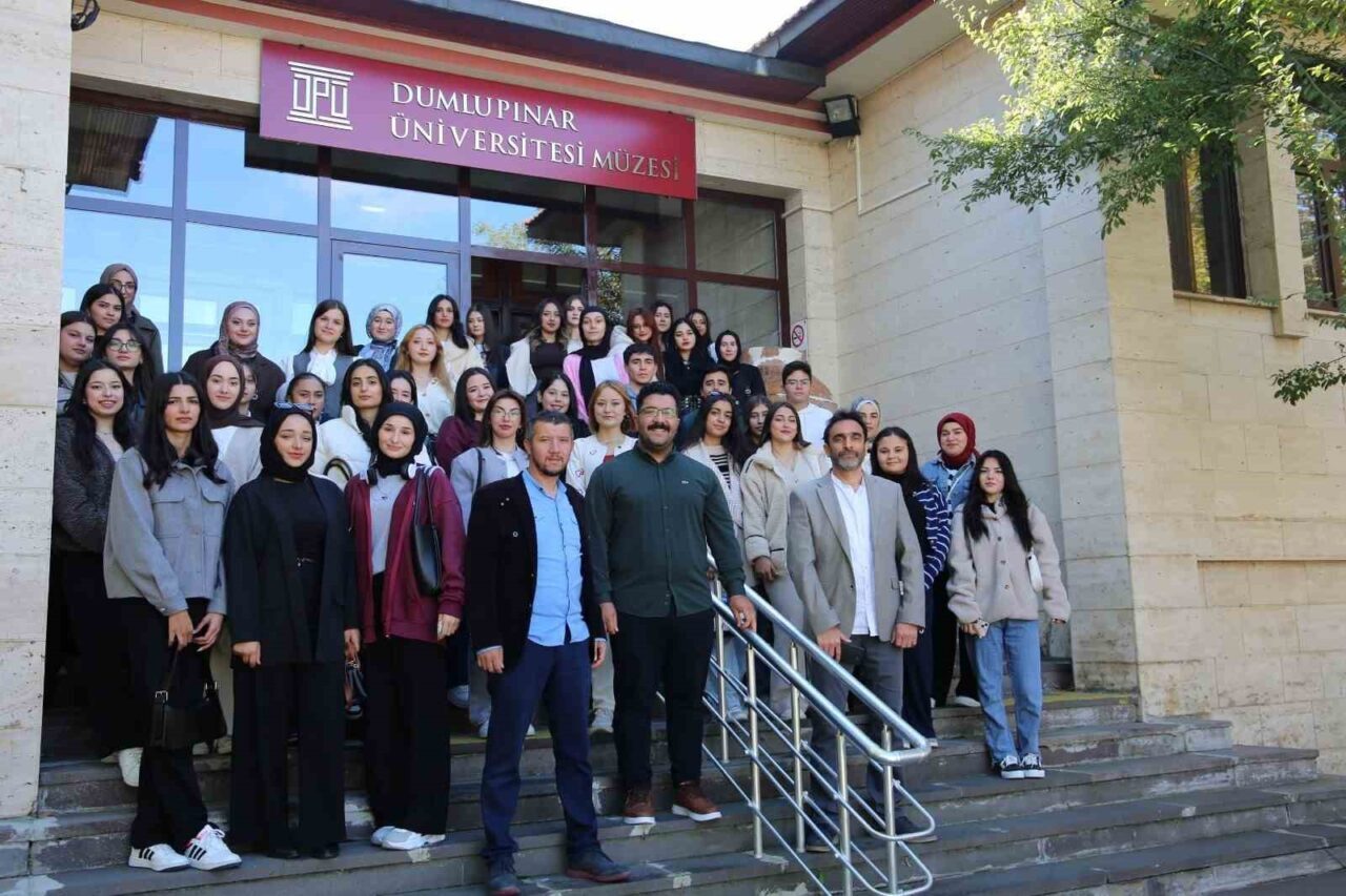 Kütahya Dumlupınar Üniversitesi, ilçelerdeki öğrencilerine yönelik tanıtım etkinlikleri düzenleyerek Emet