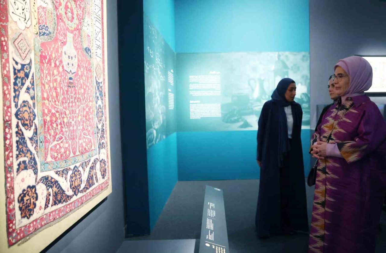 Cumhurbaşkanı Recep Tayyip Erdoğan'ın eşi Emine Erdoğan, Doha'daki İslam Eserleri