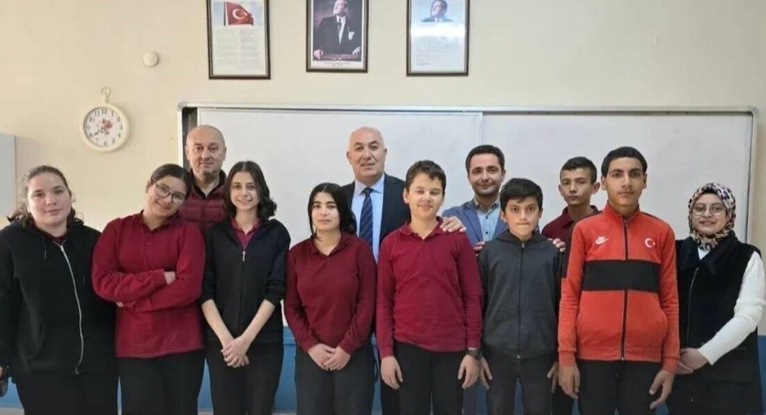 Afyonkarahisar Emirdağ İlçe Millî Eğitim Müdürü Gürkan Emeksiz, Güveççi Ortaokulu'nda