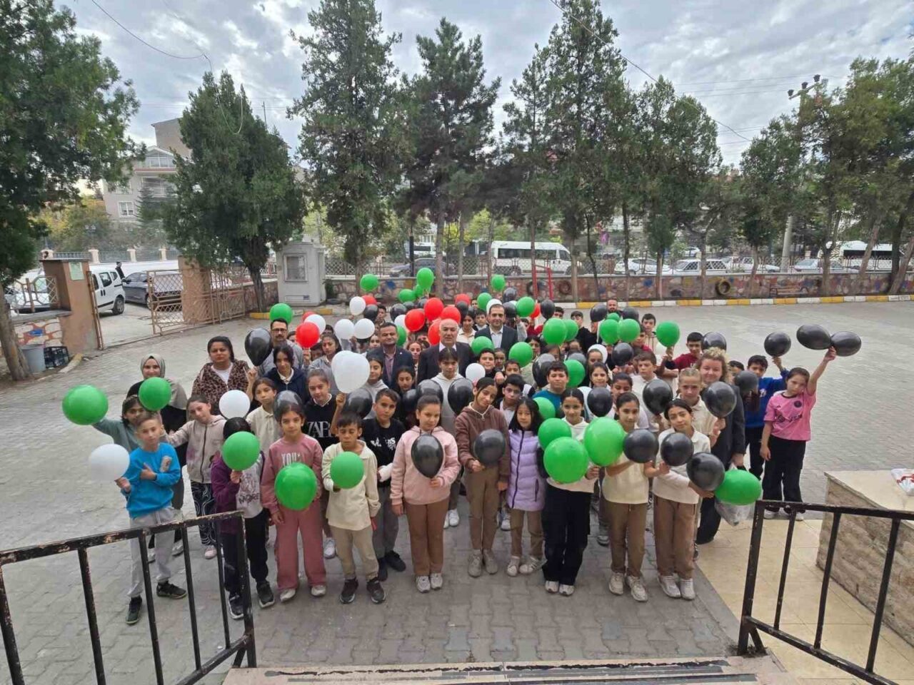 Emirdağ Atatürk Ortaokulu öğrencileri, düzenledikleri 'Filistin Farkındalık Etkinliği' ile Filistin'e