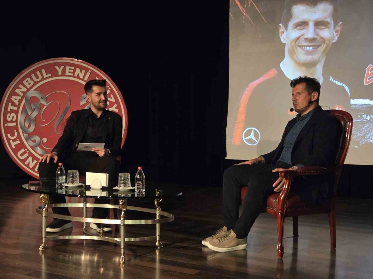 Teknik Direktör Emre Belözoğlu, İstanbul Yeni Yüzyıl Üniversitesi'nde yaptığı açıklamada