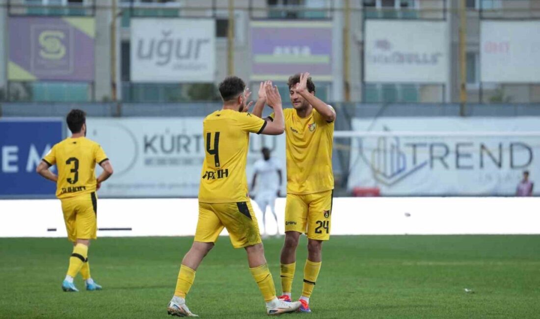 İstanbulspor'un defans oyuncusu Emrecan Uzunhan, Bandırmaspor karşısında attığı golle lig