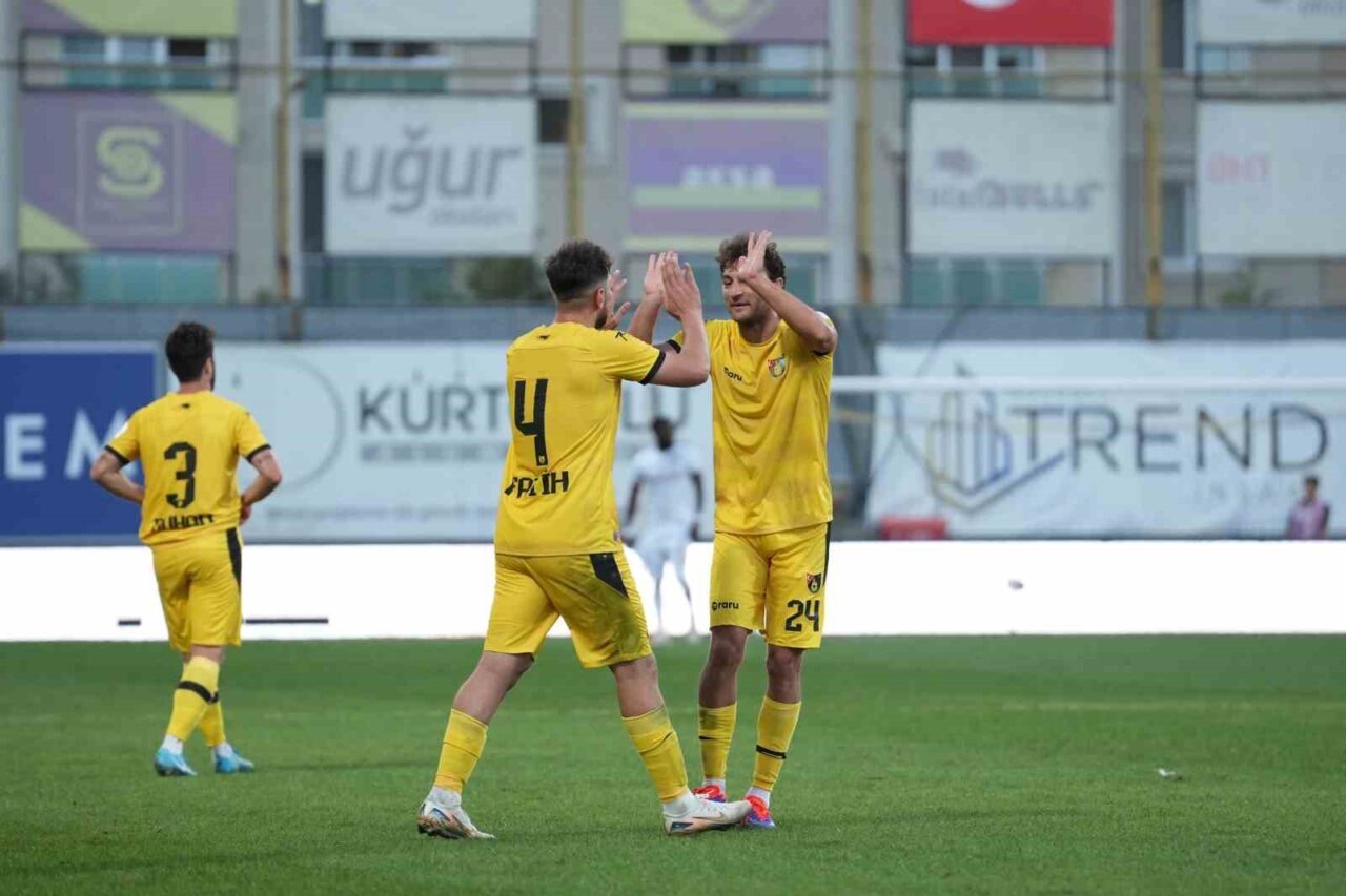 Emrecan Uzunhan, İstanbulspor’un Bandırmaspor ile oynadığı maçta kariyerinin ilk lig golünü attı