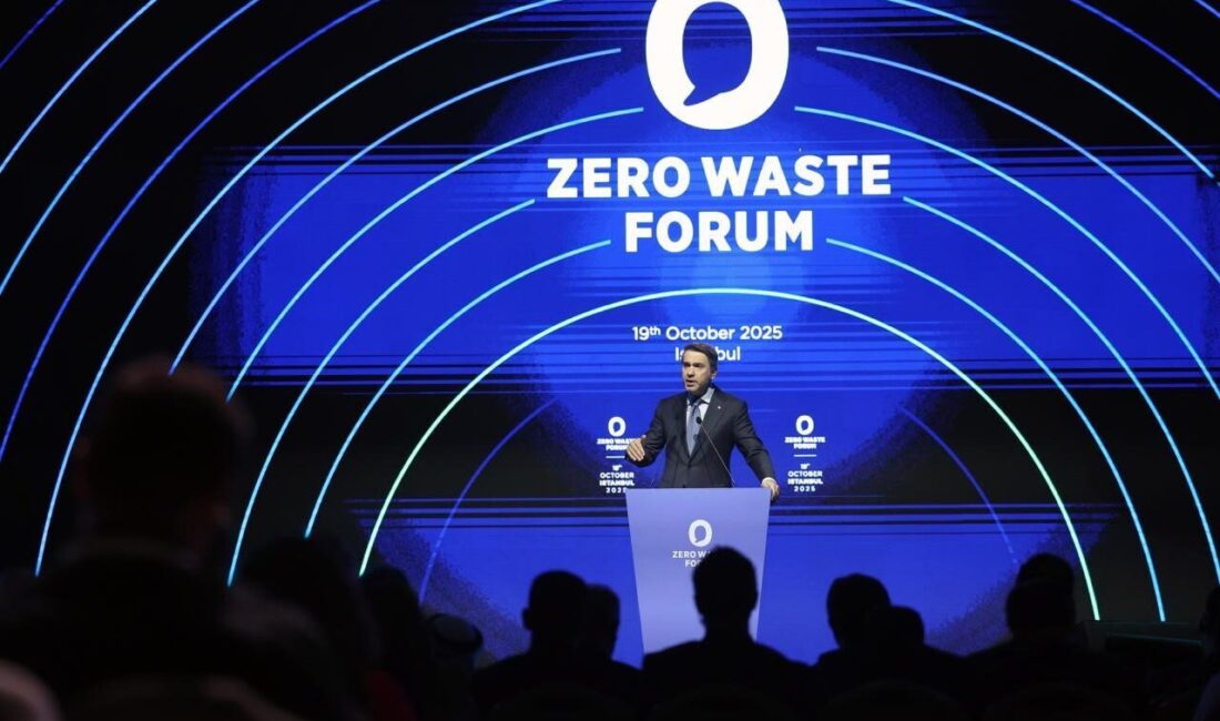 Enerji Bakanı Bayraktar: “Hedefimiz 2035’te 120 bin megavat rüzgar ve güneş enerjisi kapasitesine ulaşmak” Enerji ve Tabii Kaynaklar Bakanı Alparslan Bayraktar, 2035'e kadar rüzgar