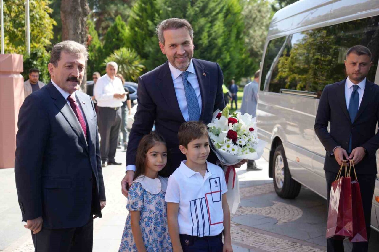 Enerji ve Tabii Kaynaklar Bakanı Alparslan Bayraktar, Samsun'da çeşitli ziyaretler
