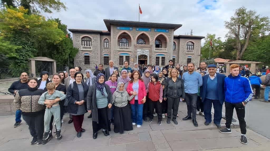 Engelli Bireyler, Şuhut’tan Başlayarak AFAD Deprem Simülasyon Merkezi ve Kültürel Etkinliklerle Afet Bilincini Artırıyor Şuhut ilçesinden 70 engelli birey, AFAD destekli "FarkıMda mısın?" projesi