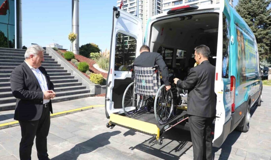 Melikgazi Belediyesi, 'Engelsiz Melikgazi' adını taşıyan yeni minibüsüyle ilçedeki engelli