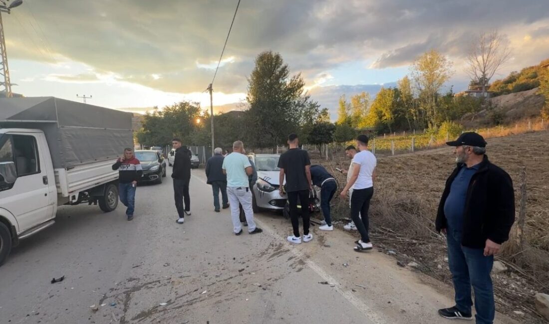 Tokat'ın Erbaa ilçesinde gerçekleşen kazada, D.Ö. yönetimindeki otomobil, İ.K. yönetimindeki
