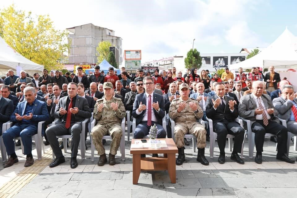 Erciş’te 2011 Depreminin 14. Yıldönümünde Anma Töreni Gerçekleştirildi