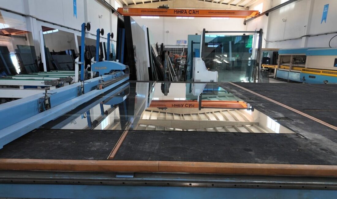 Van'ın Erciş ilçesinde, Erhan Babat ve Sacit Bedir'in kurduğu cam