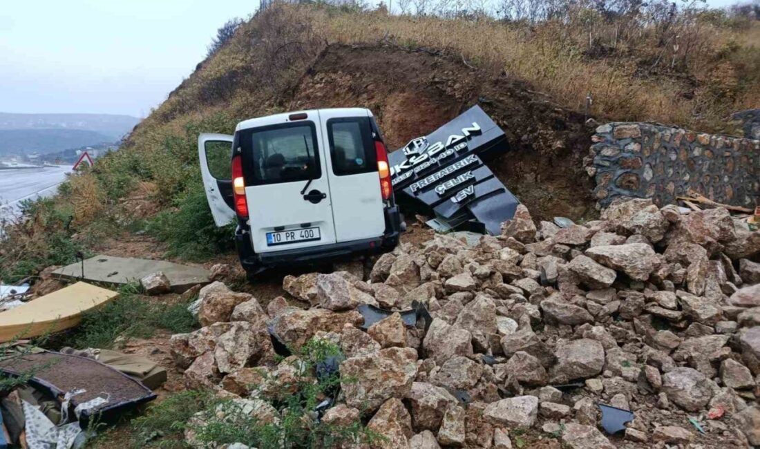 Erdek’te Yağmur Sonrası Kaygan Yolda Kontrolden Çıkan Araç Duvara Çarptı, Sürücü Yaralandı Balıkesir'in Erdek ilçesinde meydana gelen kazada, yağış nedeniyle kayganlaşan yolda