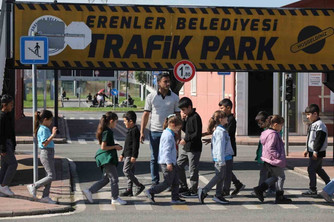 Erenler Belediyesi Trafik Parkı, çocuklara temel trafik kurallarını eğlenceli bir