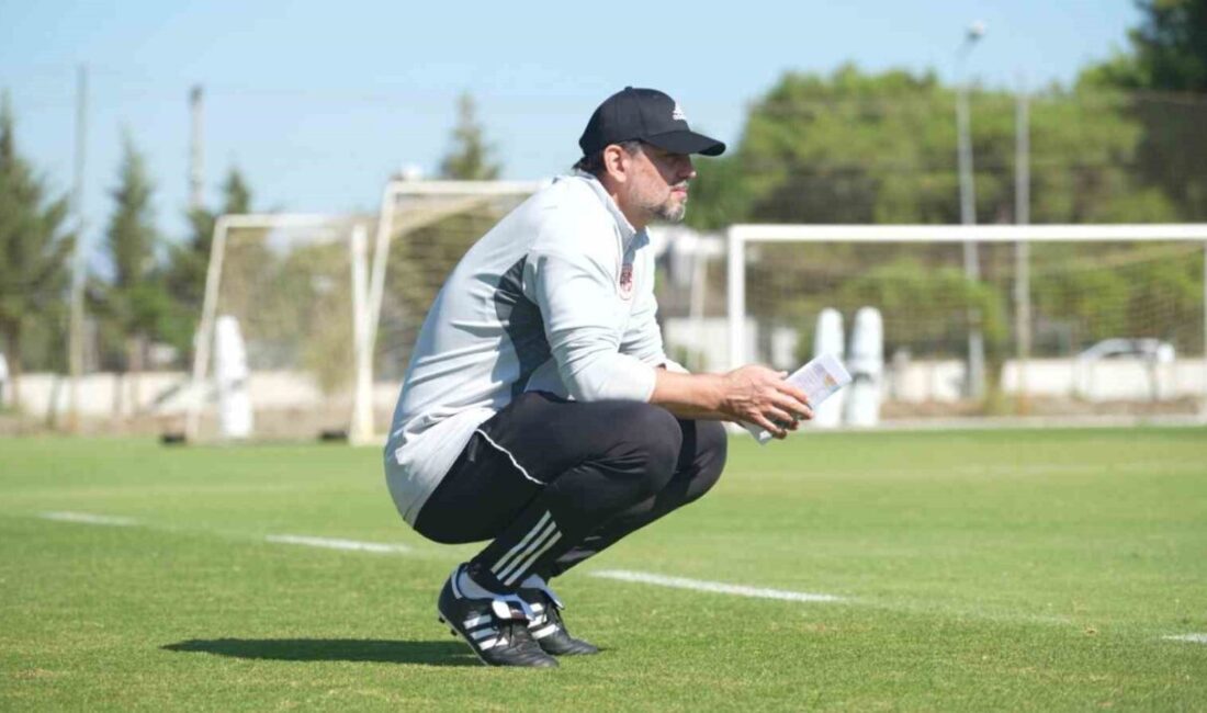 Erol Bulut, Antalyaspor’un yeni teknik direktörü olarak ilk antrenmanını gerçekleştirdi Antalyaspor'un yeni teknik direktörü Erol Bulut, dün imza töreninin ardından