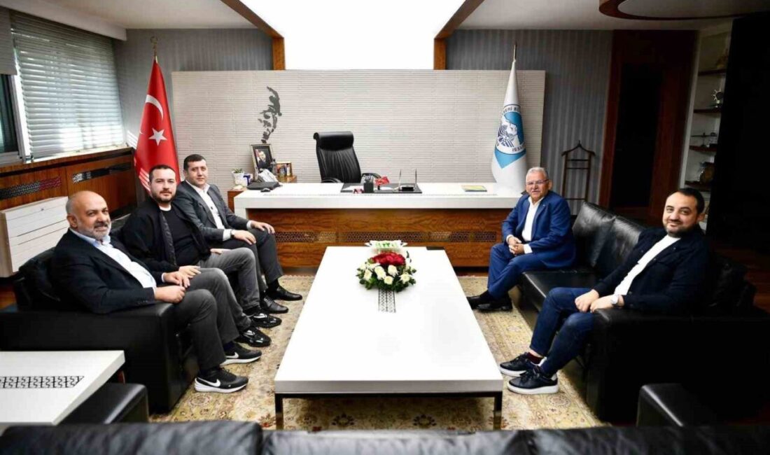 MHP Kayseri Milletvekili Baki Ersoy, Büyükşehir Belediye Başkanı Büyükkılıç’ı Ziyaret Etti MHP Kayseri Milletvekili Baki Ersoy, Kayseri Büyükşehir Belediye Başkanı Memduh