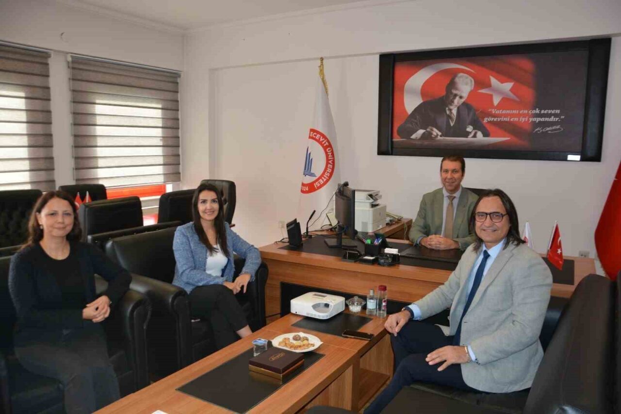 Zonguldak Ereğli'de Anadolu Hastanesi Genel Müdürü Erdal Eryılmaz, Bülent Ecevit