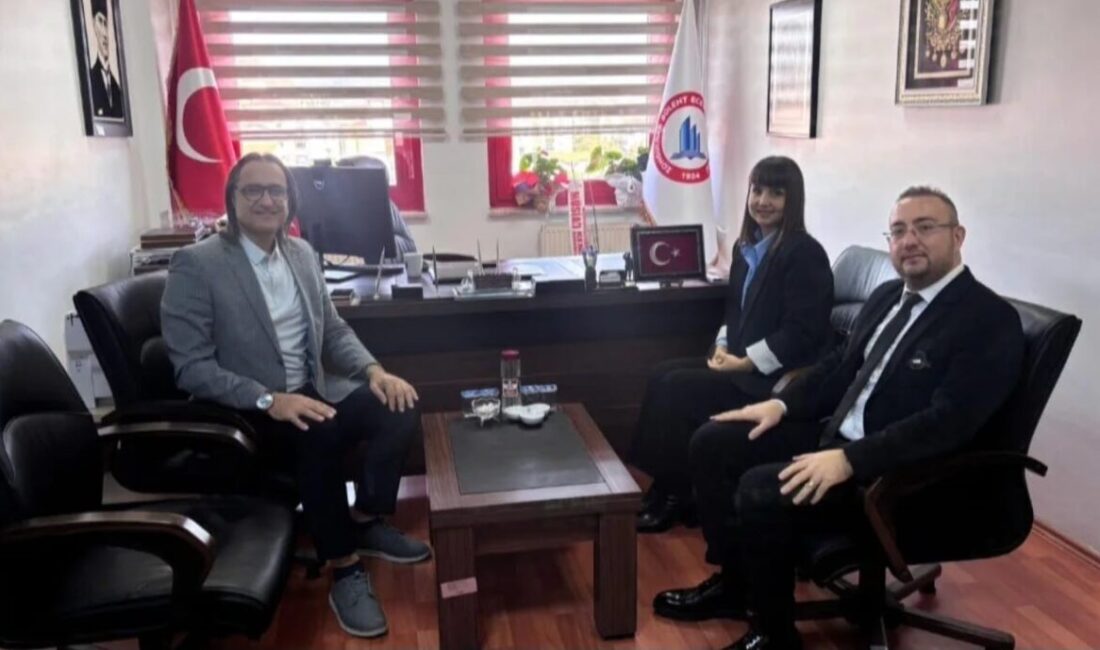 Erdal Eryılmaz ve Özlem Çobanoğlu’ndan Denizcilik Fakültesi ile Meslek Yüksekokulu’na Ziyaret: Sağlık ve Eğitim İçin İş Birliği Vurgusu Erdal Eryılmaz ve Özlem Çobanoğlu, Bülent Ecevit Üniversitesi'nden Prof. Dr.