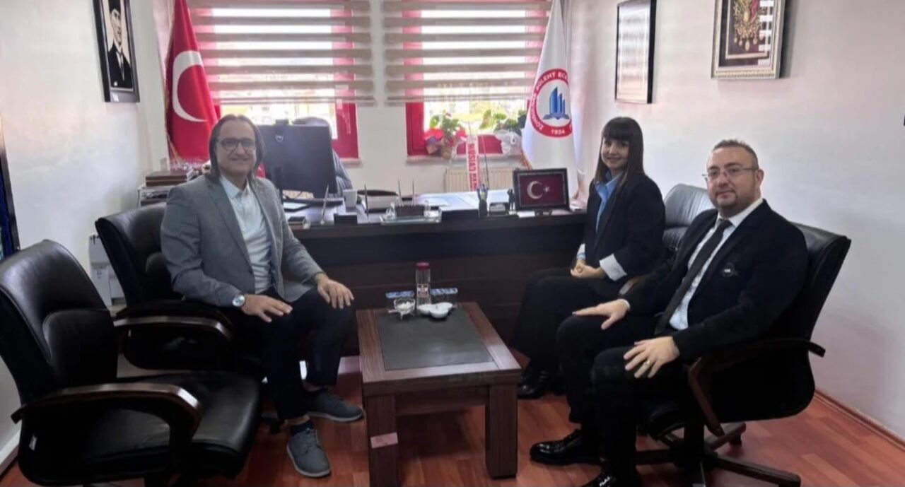 Erdal Eryılmaz ve Özlem Çobanoğlu, Bülent Ecevit Üniversitesi'nden Prof. Dr.