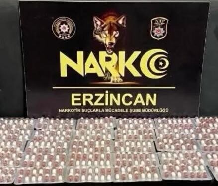 Erzincan'da yolcu otobüsünde yapılan narkotik denetiminde M.A. isimli yolcunun valizinde