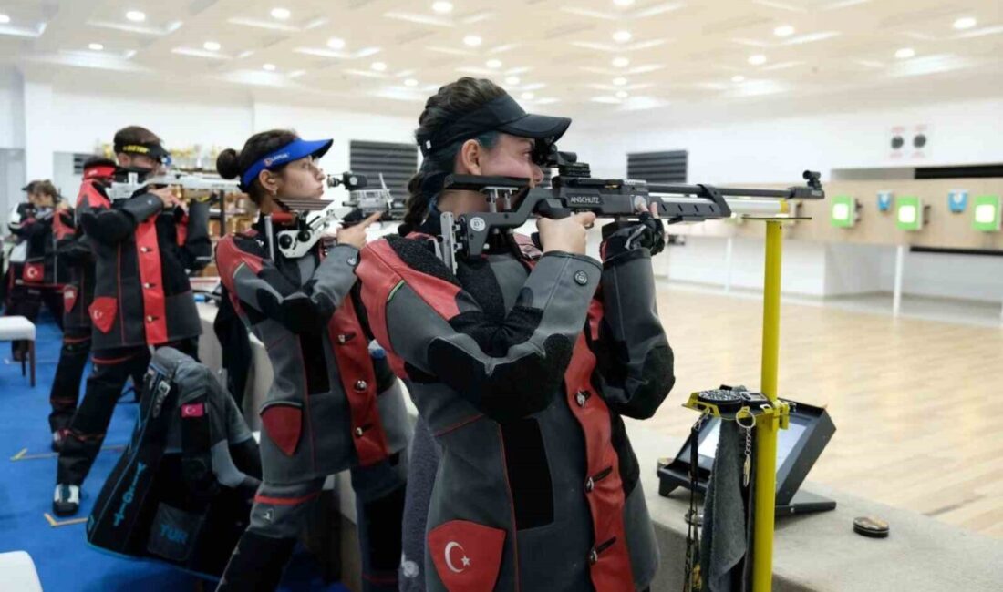 Erzincan'da Amatör Spor Haftası kapsamında gerçekleşen Atıcılık İl Birinciliği müsabakaları