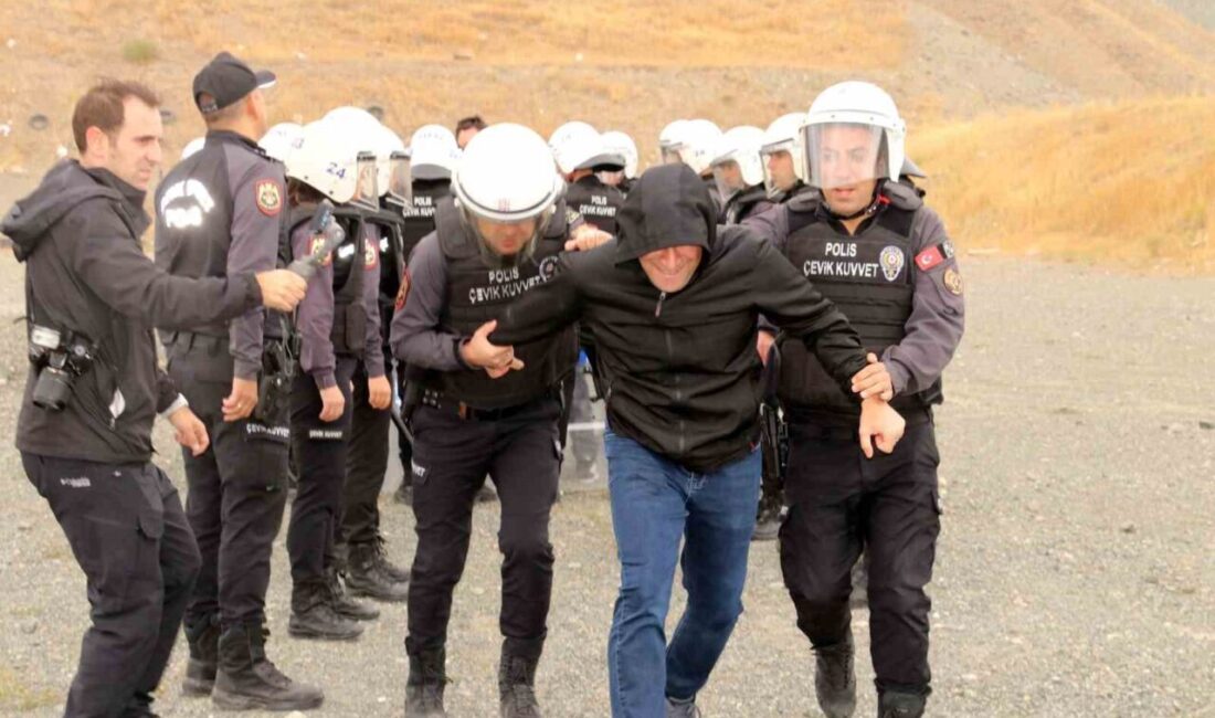 Erzincan İl Emniyet Müdürlüğü, çevik kuvvet tatbikatında polislerin toplumsal olaylara