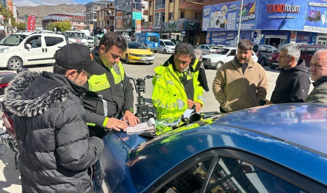 Erzincan’da Motosikletler Üzerinde Yoğun Trafik Denetimi Gerçekleştirildi Erzincan İl Emniyet Müdürlüğü Trafik Denetleme Şubesi, motosiklet sürücüleri üzerinde
