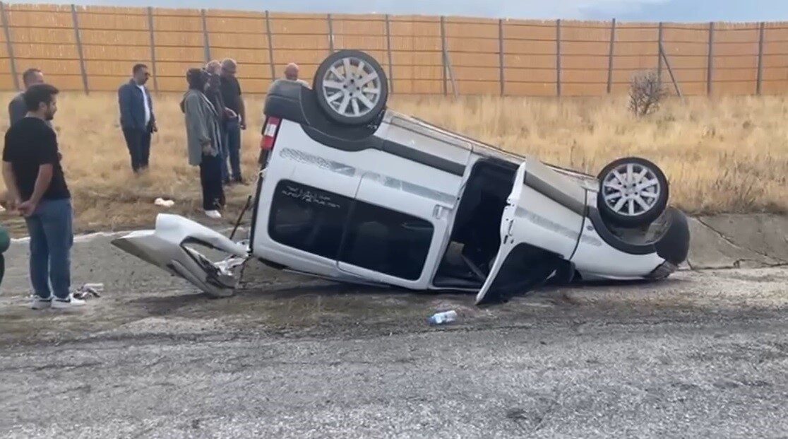 Erzincan-Gümüşhane kara yolunda meydana gelen kazada, Y.Y. yönetimindeki otomobil takla