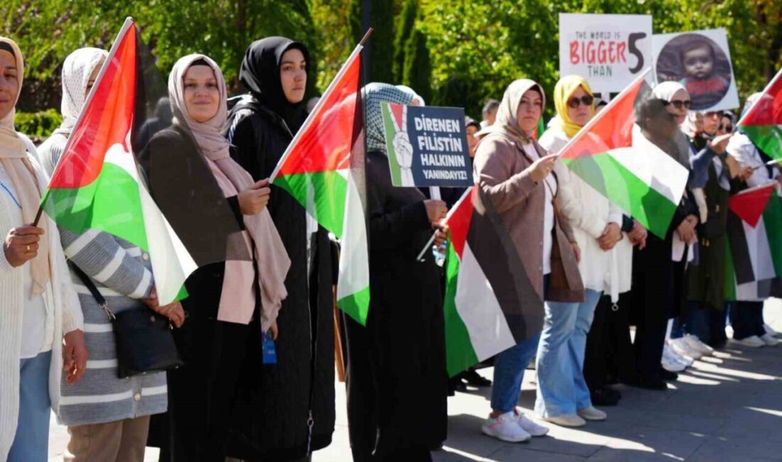 AK Parti Erzurum Kadın Kolları, "Gazze için sessiz çığlık" etkinliği