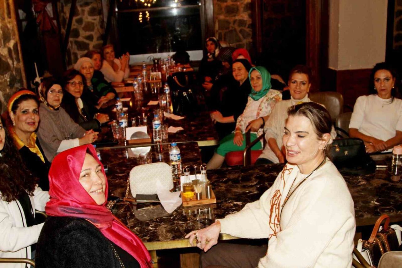 Erzurum'da, Op. Dr. Demet Say Kömeç'in ev sahipliğinde düzenlenen etkinlikte,