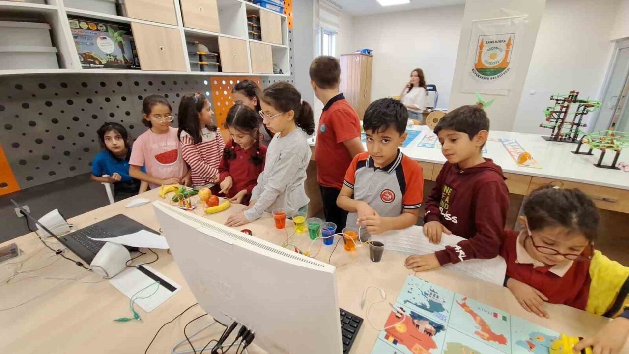 Şanlıurfa Büyükşehir Belediyesi, Esentepe Gençlik Merkezi'nde başlattığı "Gençlik Kursları" ile