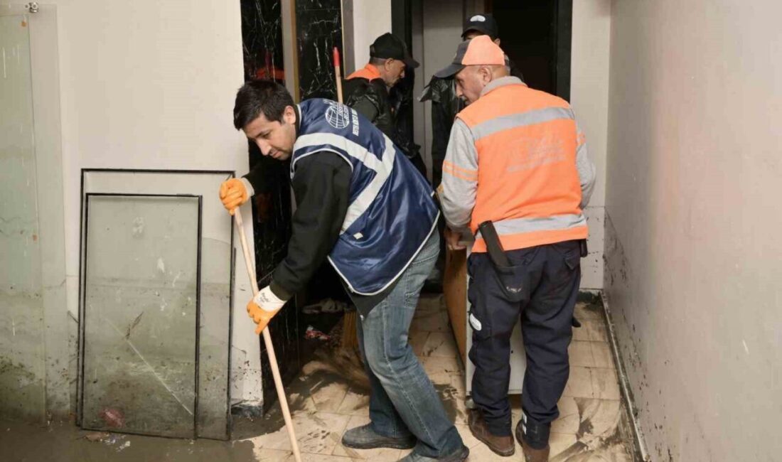 Esenyurt’ta Olumsuz Hava Koşulları Sonrası Belediye Ekipleri Hızla Müdahale Etti Esenyurt Belediyesi, etkili olan sağanak yağış sonrası su baskınlarında vatandaşların