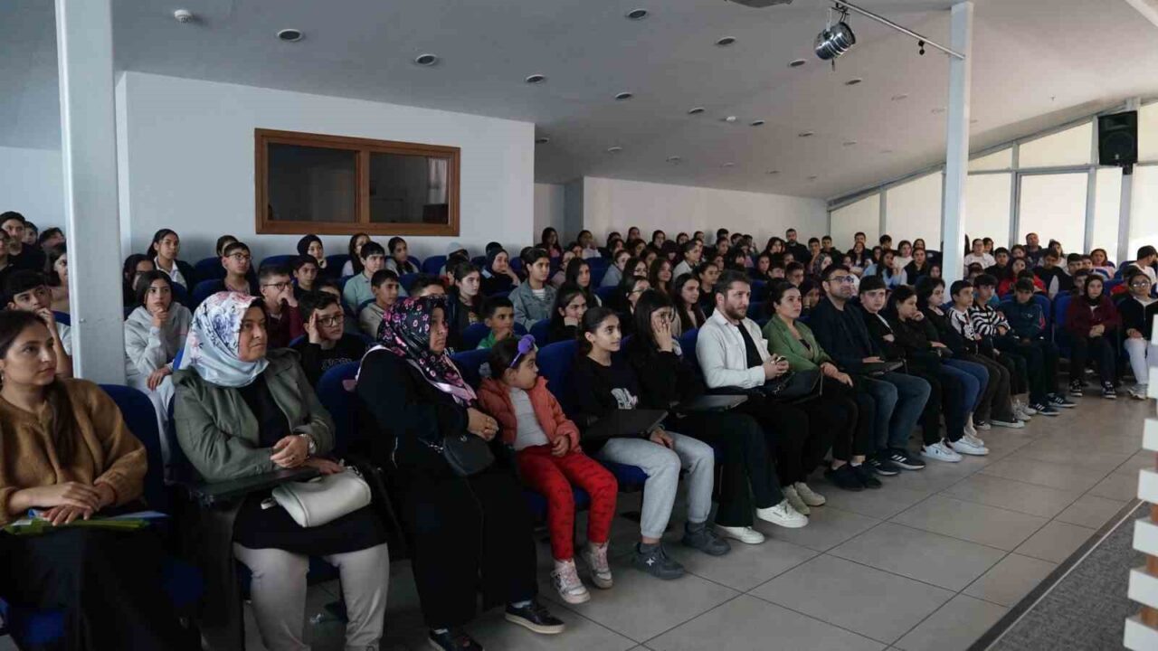 Esenyurt Belediyesi’nden Öğrencilere Özel “LGS Sürecinde Stres Yönetimi ve Etkili Ders Çalışma Yöntemleri” Semineri
