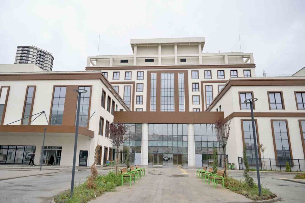 Esenyurt’ta sağlık altyapısını güçlendirmek için yatırımlar devam ediyor. Belediye Başkan